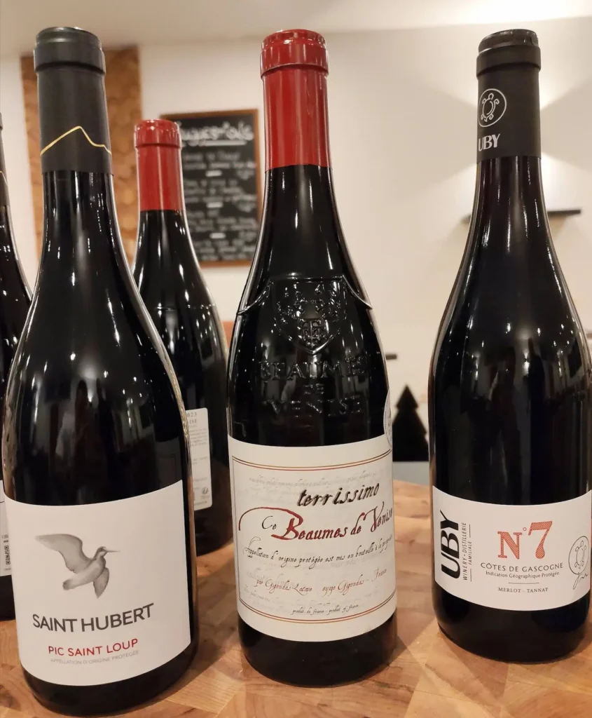 Sélection de bouteilles de vins rouges de terroir pour accompagner les plats du restaurant bistronomique L'Atelier d'E&D, près de Haguenau.
